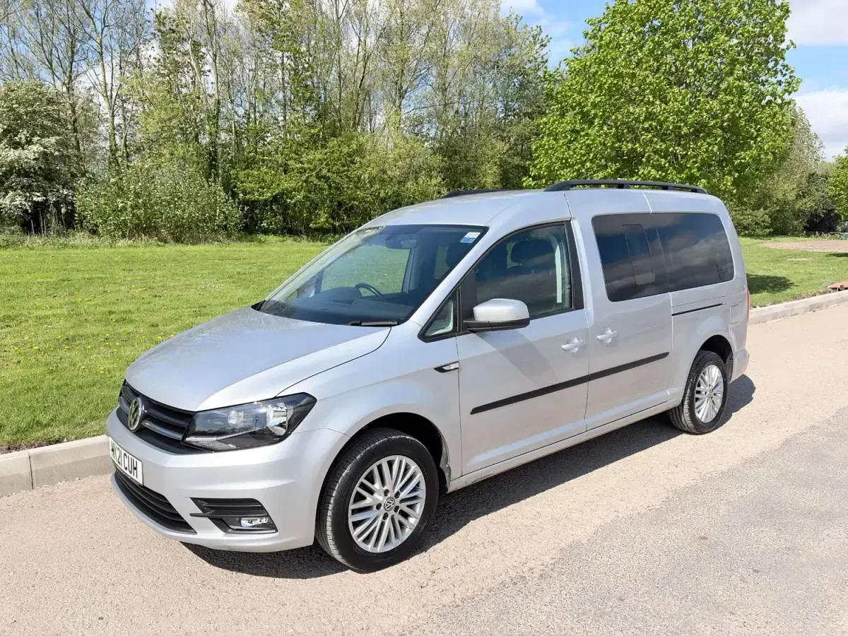 Usado VW Caddy Maxi Life 2021 Prateado Monovolume