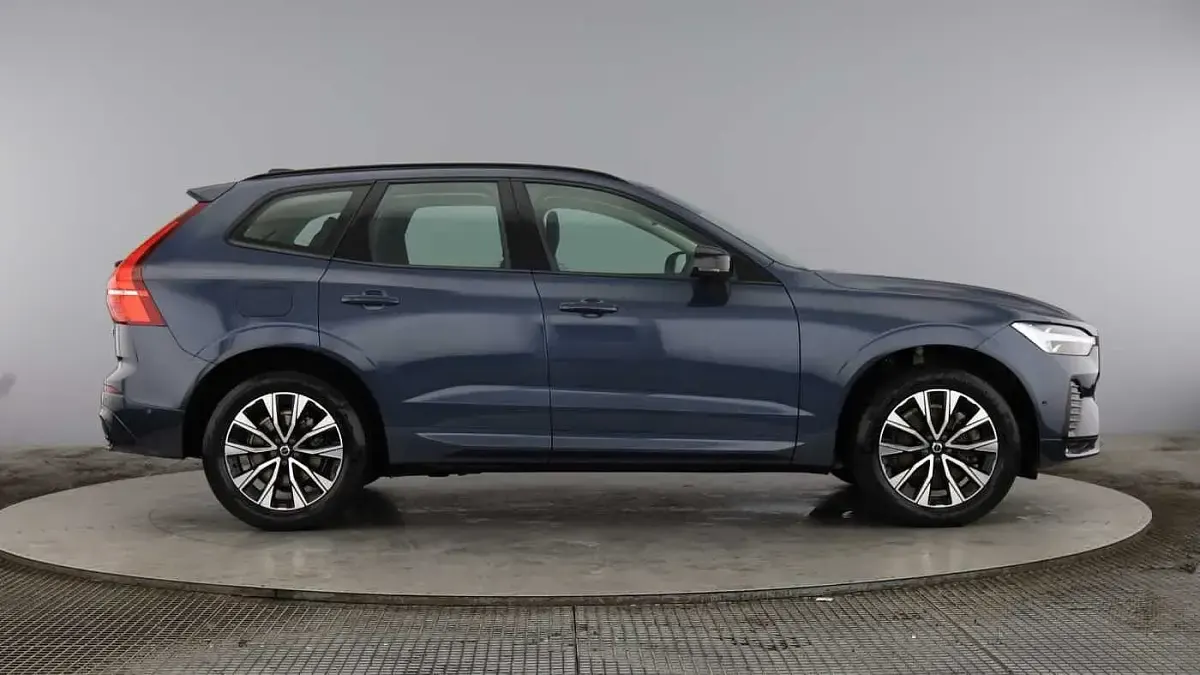 Used Volvo XC60 Plus 194 HP (142 kW) 2023 Blue SUV