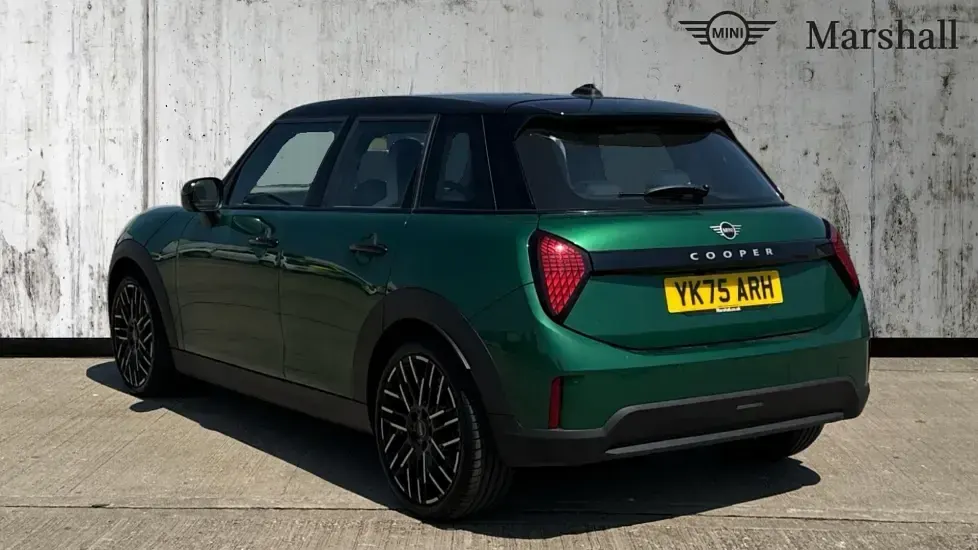 Used Mini Cooper Exclusive 114 kW (156 HP) 2026 British racing green iv Hatchback