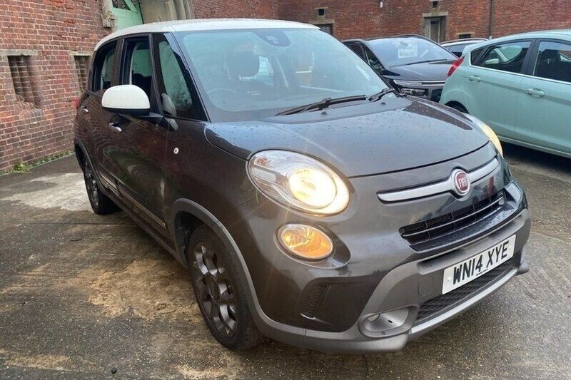 Grey/white Used 2014 Fiat 500L Trekking MPV | £3,254 (Fair price) - Image 1/1