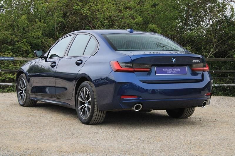 Usado BMW 330e Sport Line 288 HP (211 kW) 2023 Azul Sedan