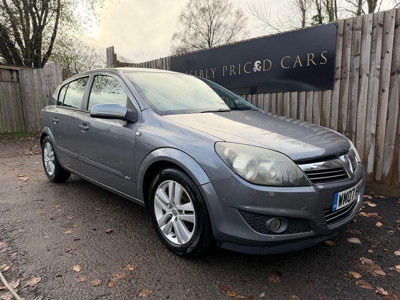 Grey Used 2007 Vauxhall Astra Hatchback | £1,089 (Fair price) - Image 1/4