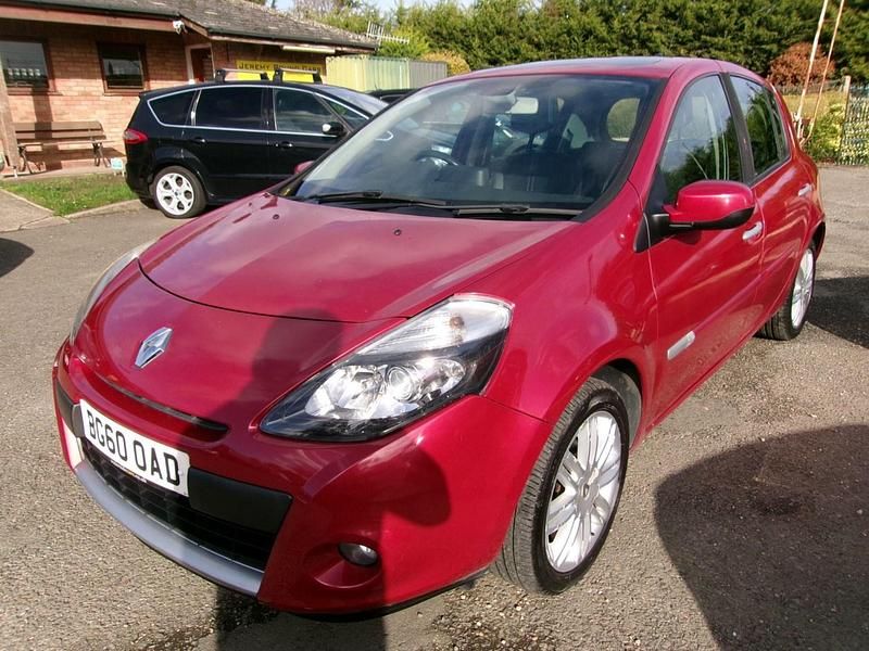 Used Renault Clio II Initiale 88 HP (64 kW) 2011 Red Hatchback