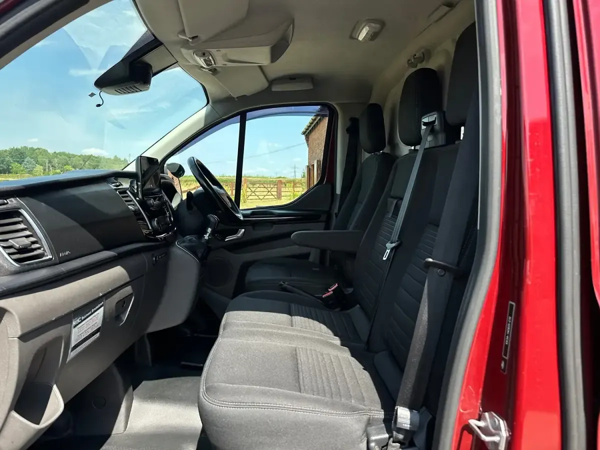Used Ford Transit Custom Limited 170 HP (125 kW) 2019 Red Van