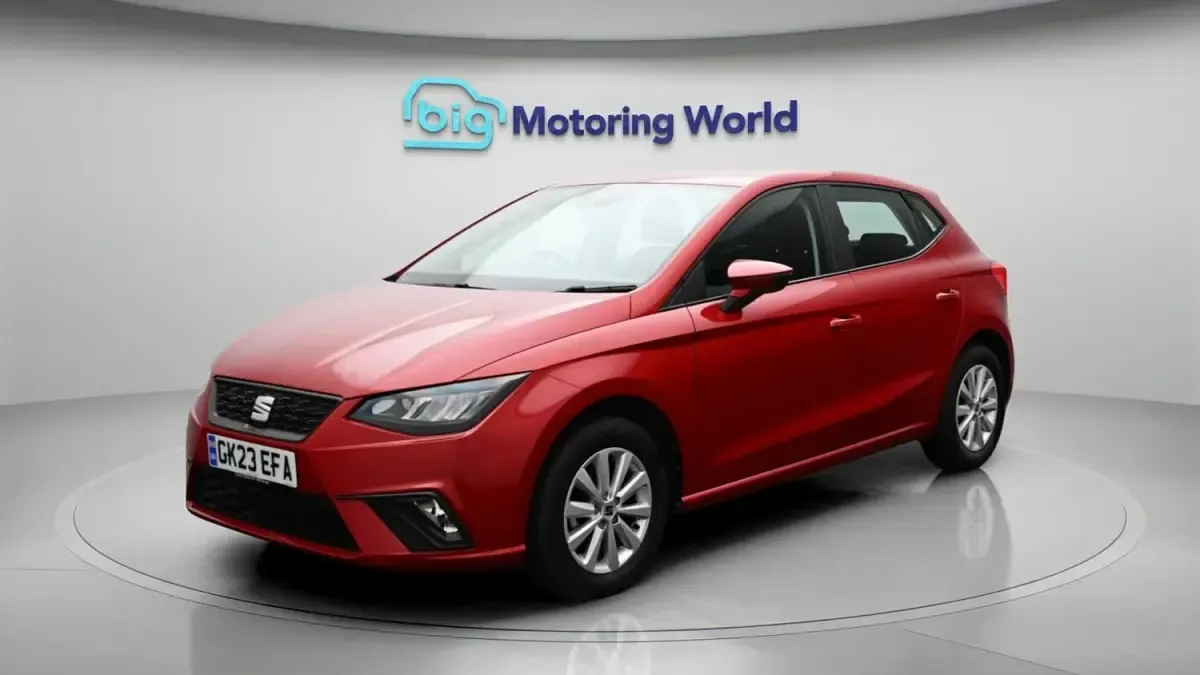 Usado Seat Ibiza SE 94 CV (69 kW) 2023 Rojo Utilitario