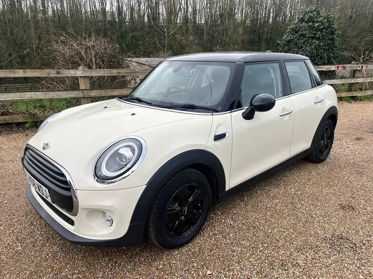 Used Mini Cooper Classic 136 HP (100 kW) 2019 White Hatchback