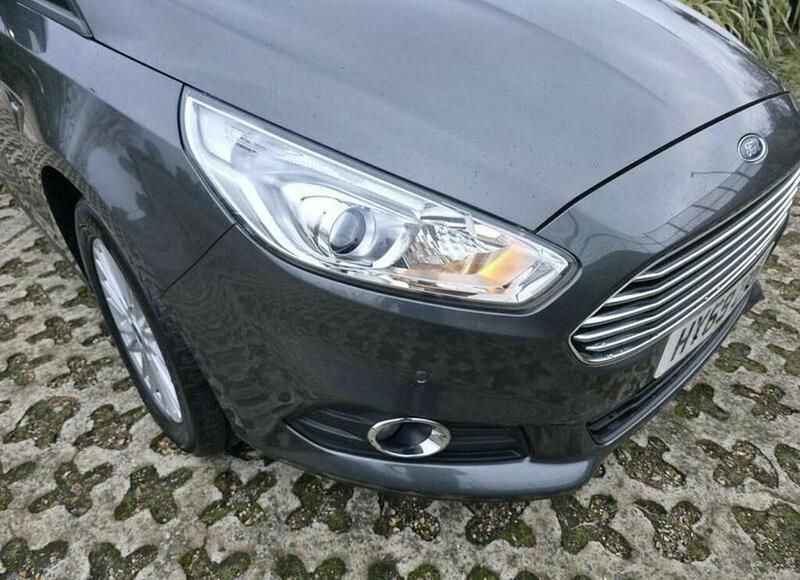 Used Ford S-MAX Zetec 150 HP (110 kW) 2019 Grey MPV