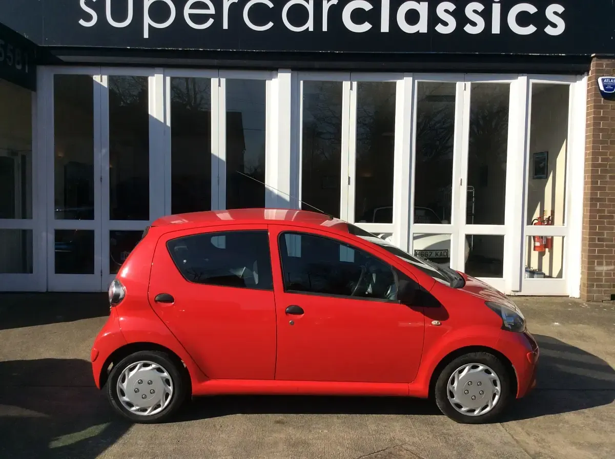 Used Toyota Aygo 67 HP (49 kW) 2008 Red Hatchback