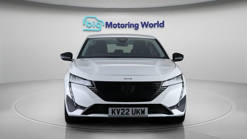 Used Peugeot 308 Active Premium 131 HP (96 kW) 2022 White Hatchback