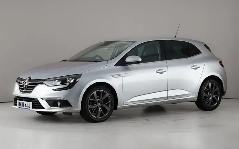 Used Renault Mégane IV Dynamique 131 HP (96 kW) 2018 Silver Hatchback