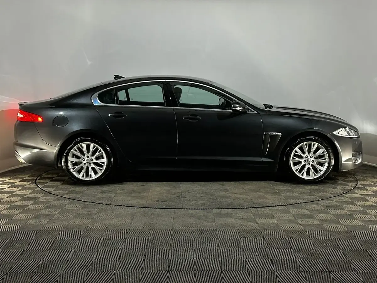 Used Jaguar XF 200 HP (147 kW) 2013 Grey Sedan