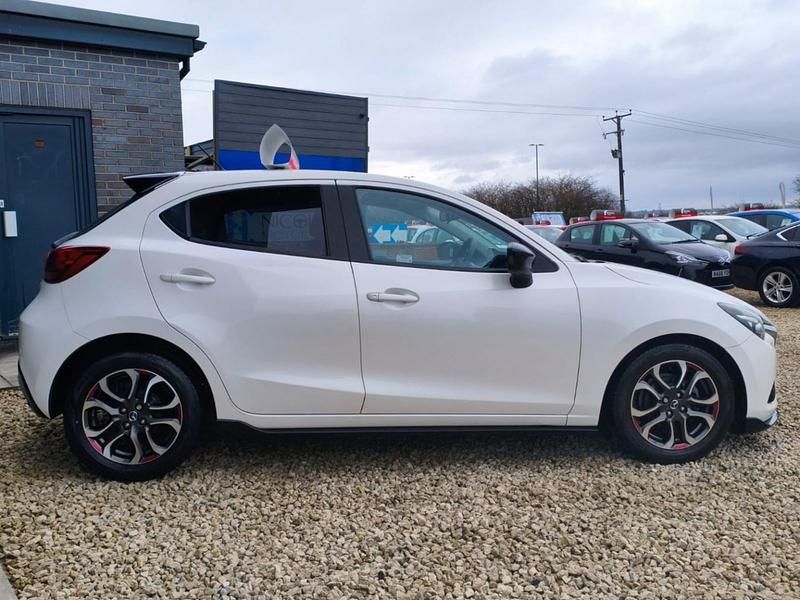 Usado Mazda 2 Inclusive 2017 Branco Citadino