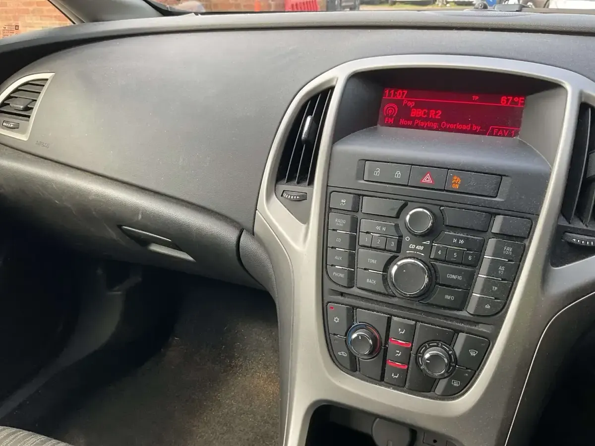 Used Vauxhall Astra 115 HP (84 kW) 2009 Silver Hatchback