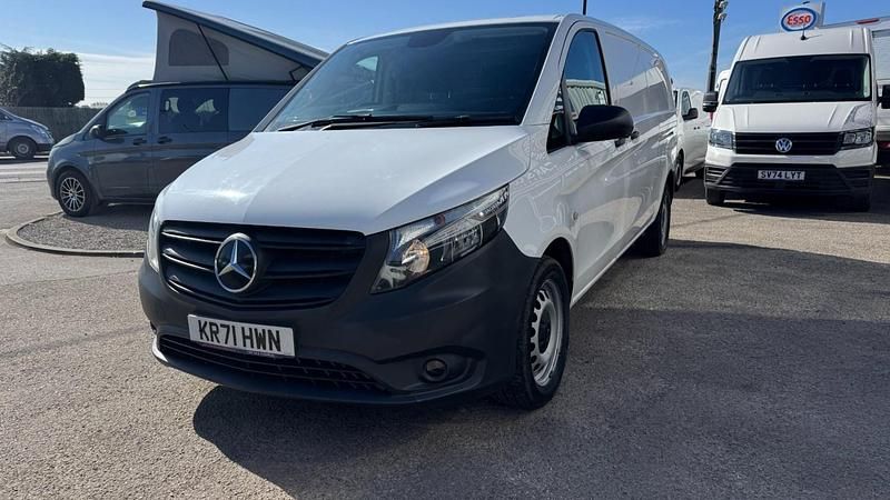 Used Mercedes Vito Progressive 161 HP (118 kW) 2021 White Van