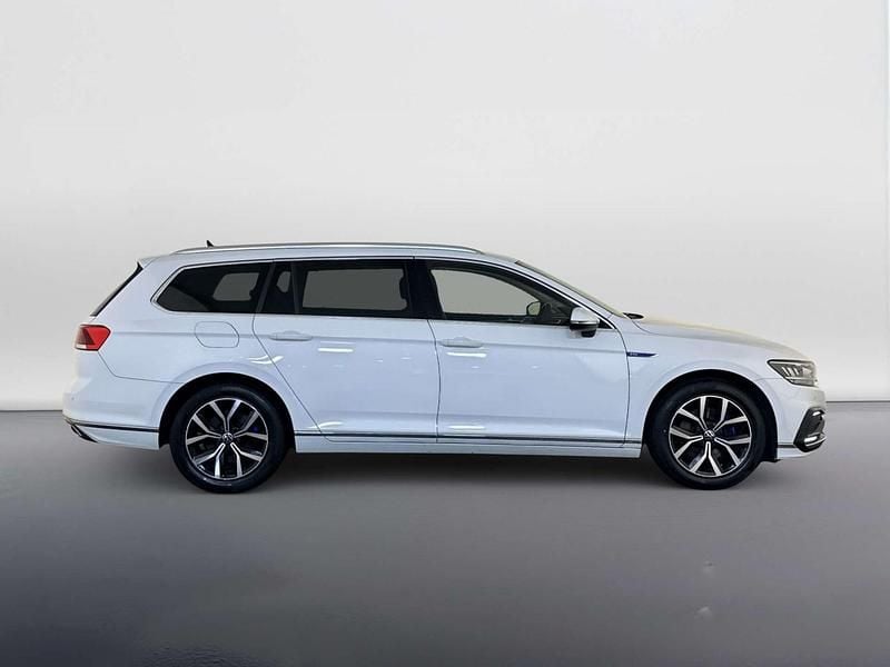 Used VW Passat GTE 218 HP (160 kW) 2022 White Estate