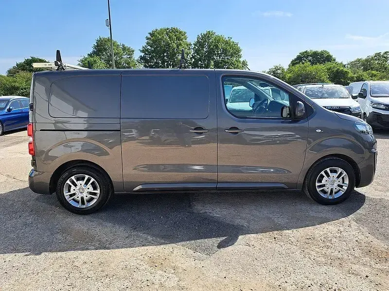 Used Vauxhall Vivaro Sportive 120 HP (88 kW) 2021 Grey MPV