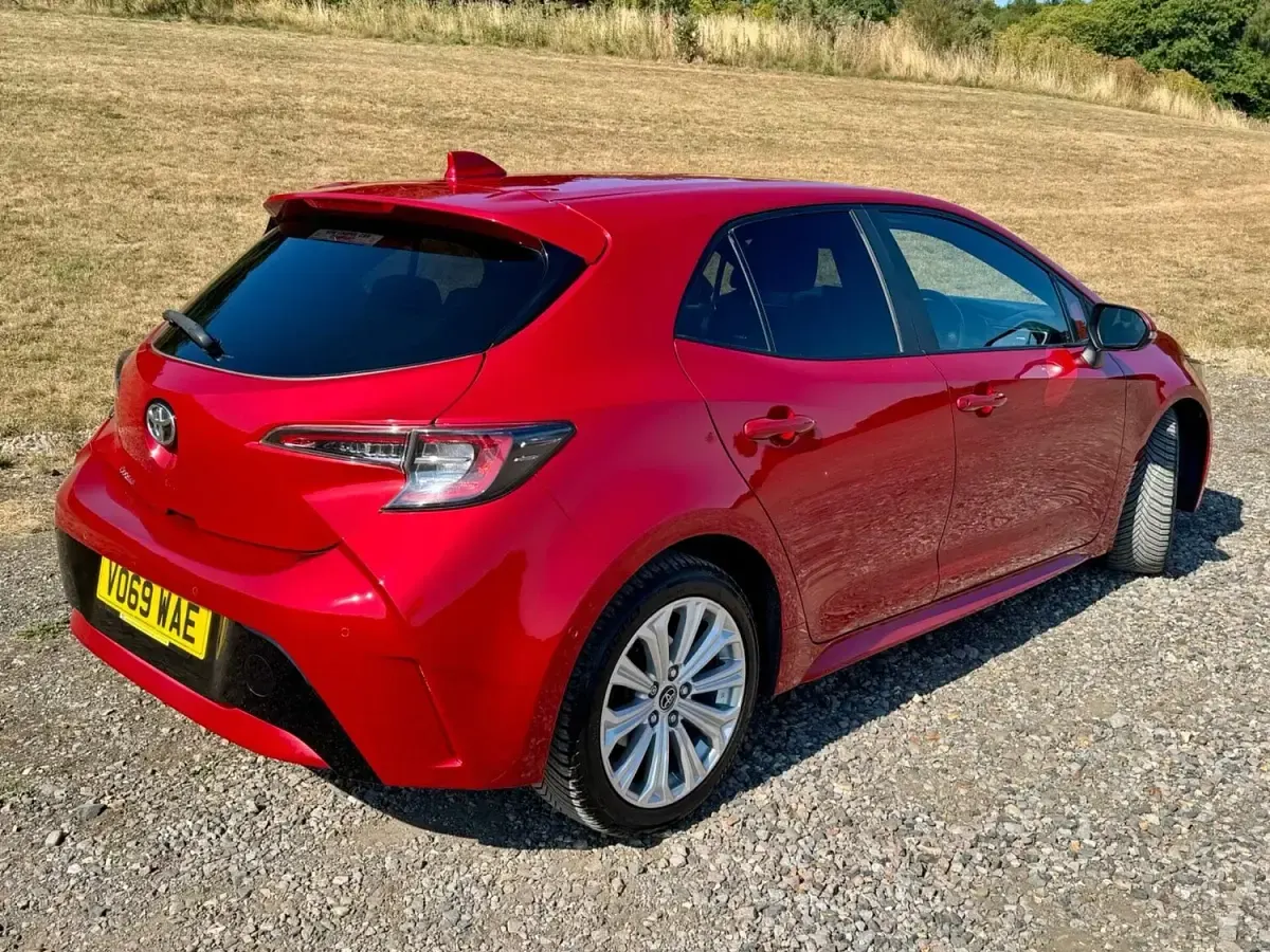 Used Toyota Corolla Design 304 HP (223 kW) 2019 Red Hatchback