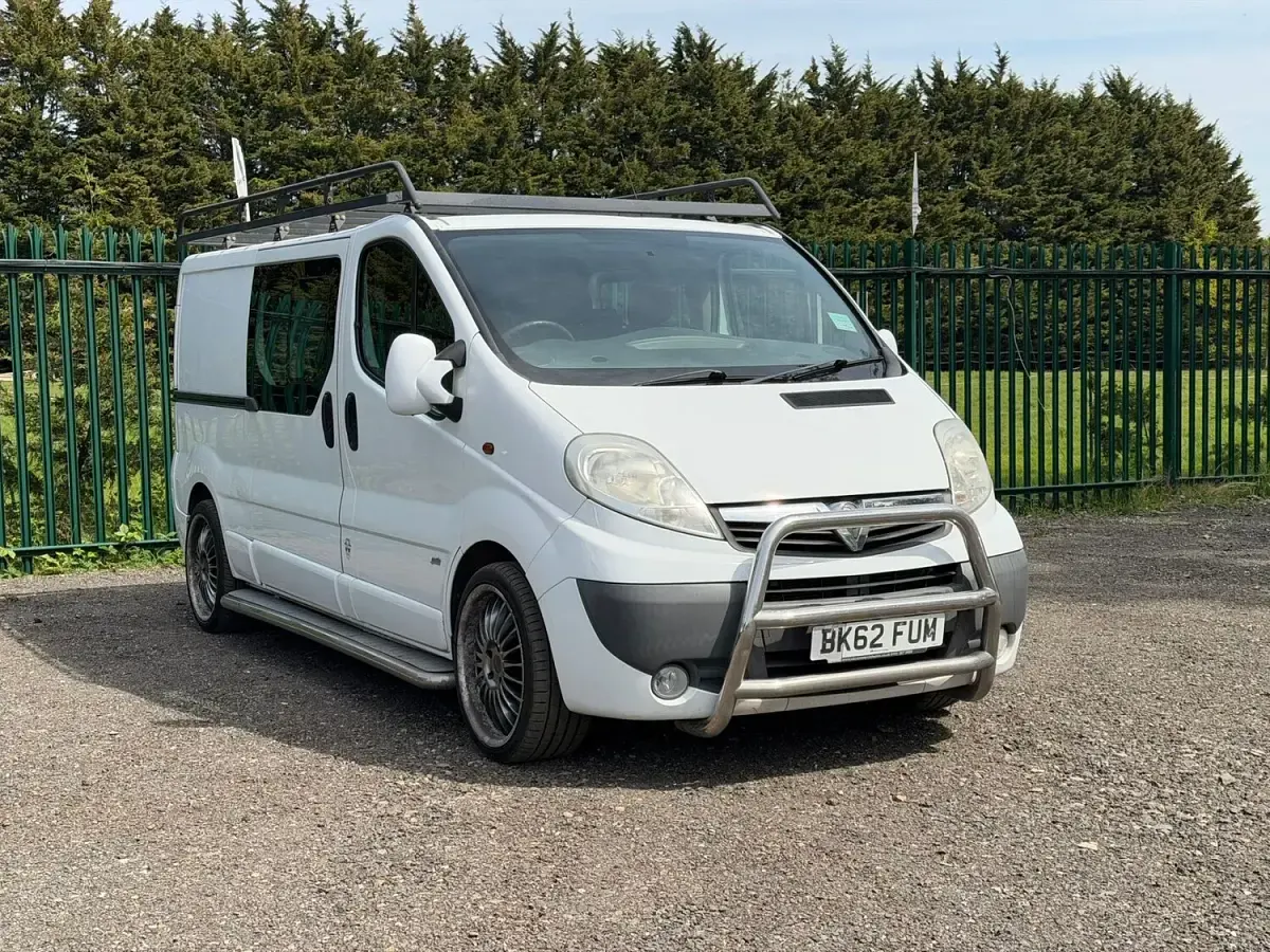 Used Vauxhall Vivaro Sportive 115 HP (84 kW) 2012 White MPV