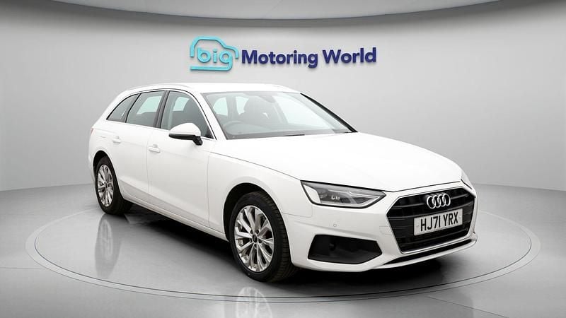 Used Audi A4 148 HP (108 kW) 2021 White Estate
