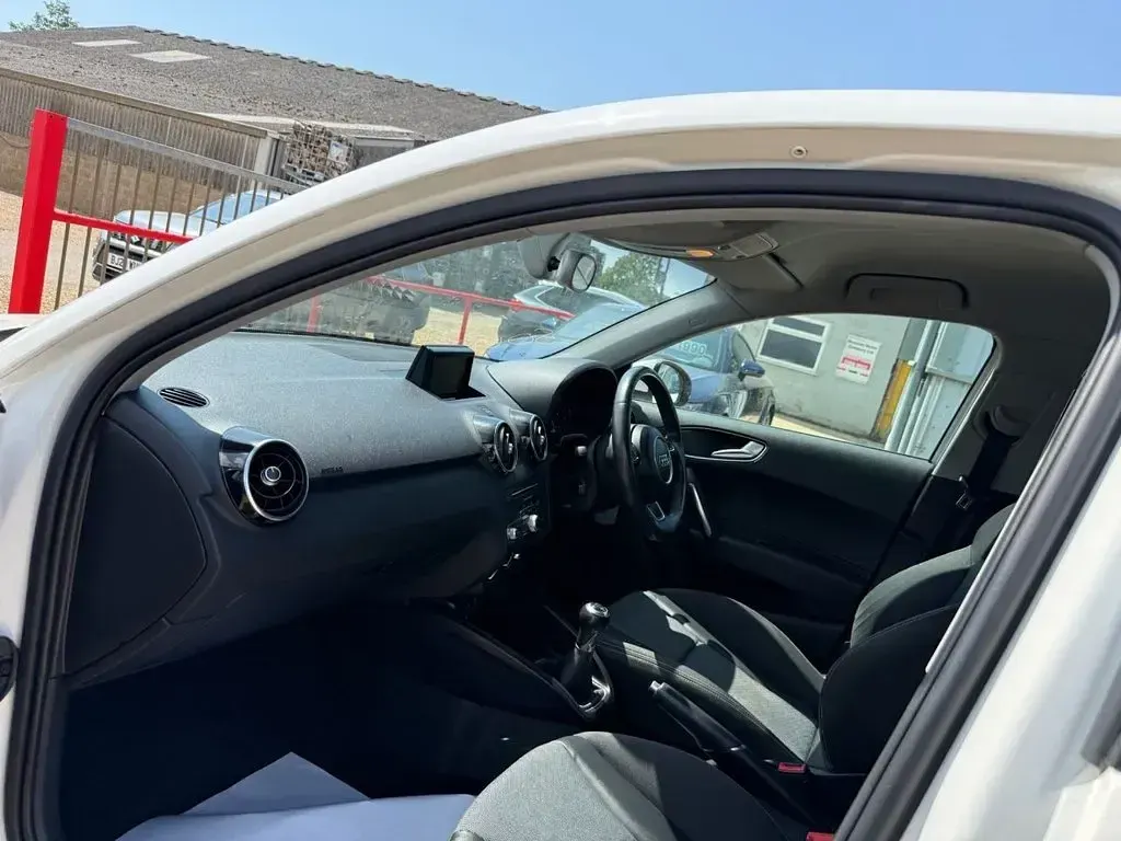 Used Audi A1 Sportback Sport 125 HP (91 kW) 2018 White Hatchback