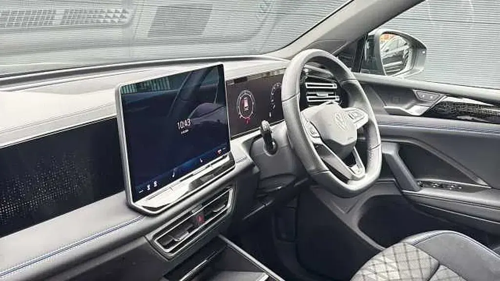 Używany VW Tiguan R-line 150 KM (110 kW) 2025 Niebieski SUV