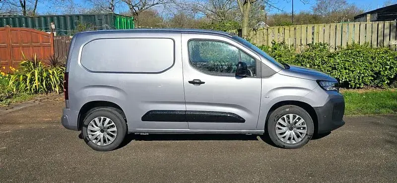 New Peugeot Partner 131 HP (96 kW) 2026 Kiama blue MPV