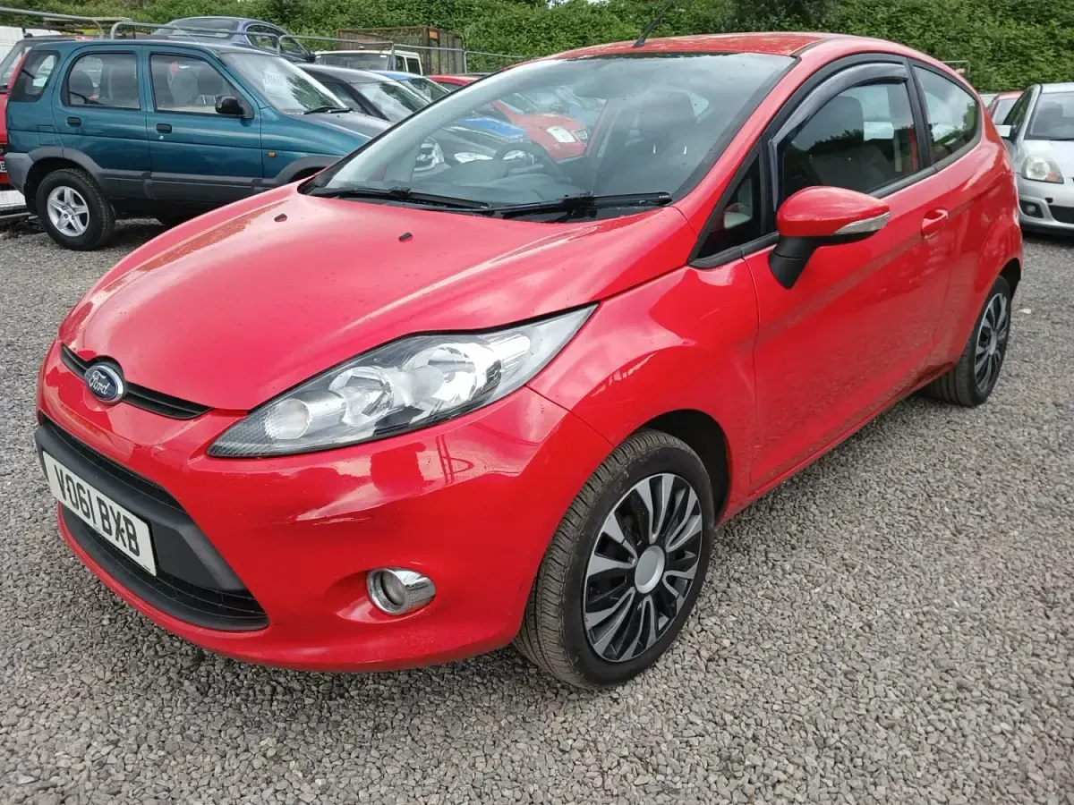 Używany Ford Fiesta 2011 Czerwony Hatchback