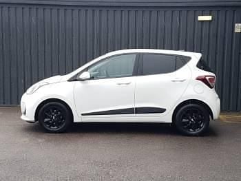 Used Hyundai i10 Premium 66 HP (48 kW) 2019 White Hatchback