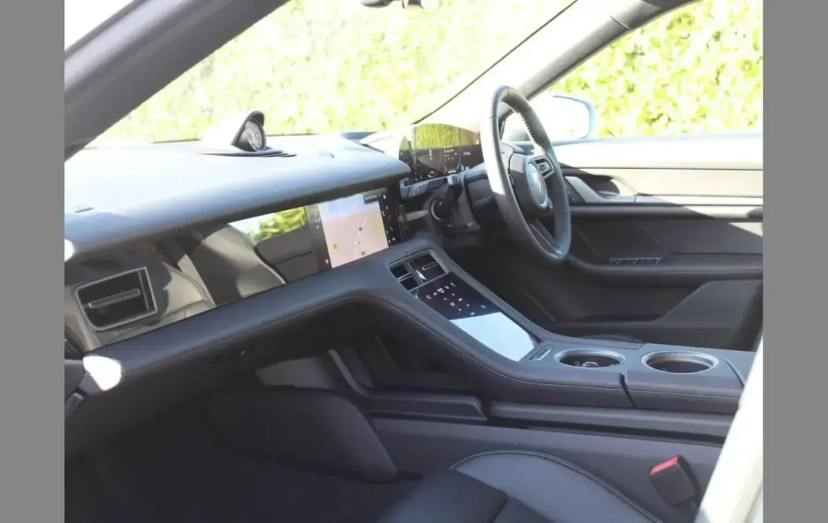 Begagnad Porsche Taycan 439 kW (598 HK) 2026 Grå Sedan