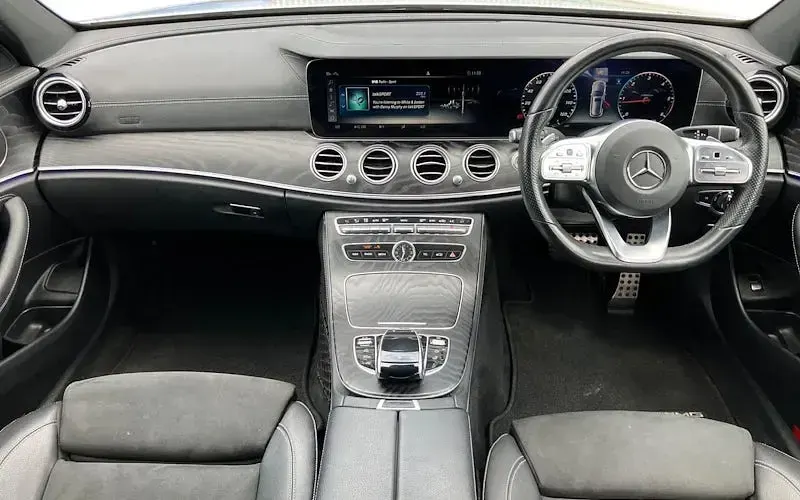 Używany Mercedes E220 AMG line 194 KM (142 kW) 2019 Srebrny Kombi