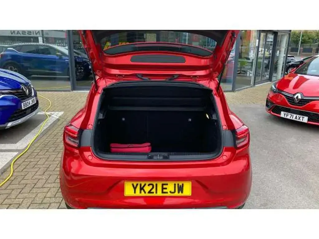 Used Renault Clio V RS Line 140 HP (102 kW) 2021 Red Hatchback