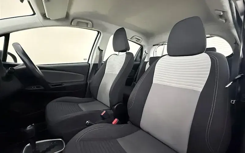 Used Toyota Yaris 101 HP (74 kW) 2018 Silver Hatchback