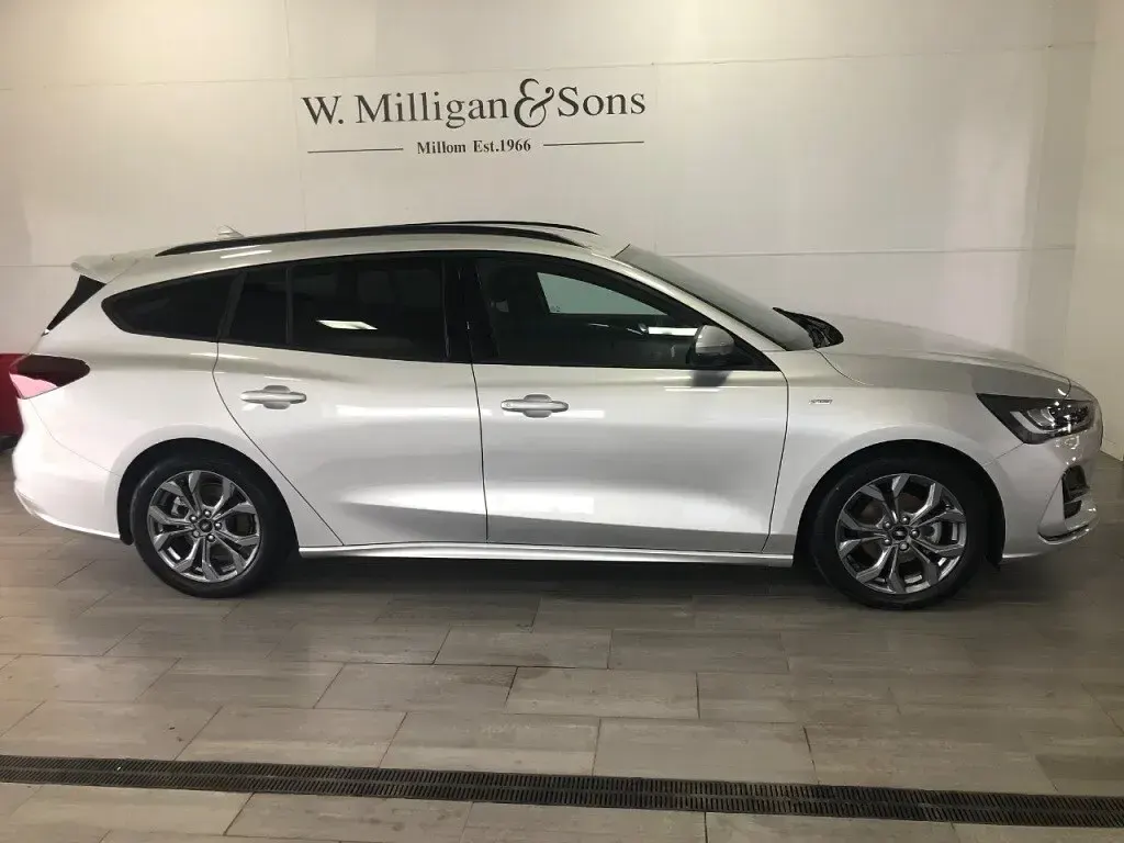 Used Ford Focus ST-Line 125 HP (91 kW) 2025 Silver Estate