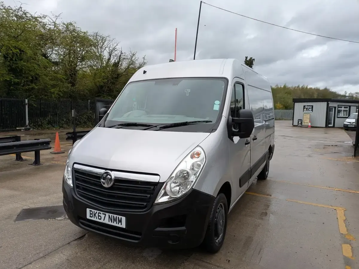 Second-hand Vauxhall Movano 110 CP (80 kW) 2017 Argintiu Monovolum