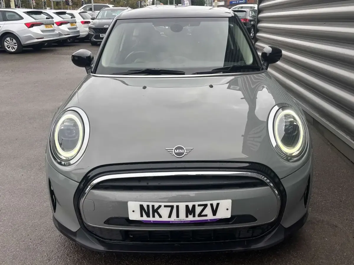Usado Mini Cooper Classic 2021 Gris Utilitario
