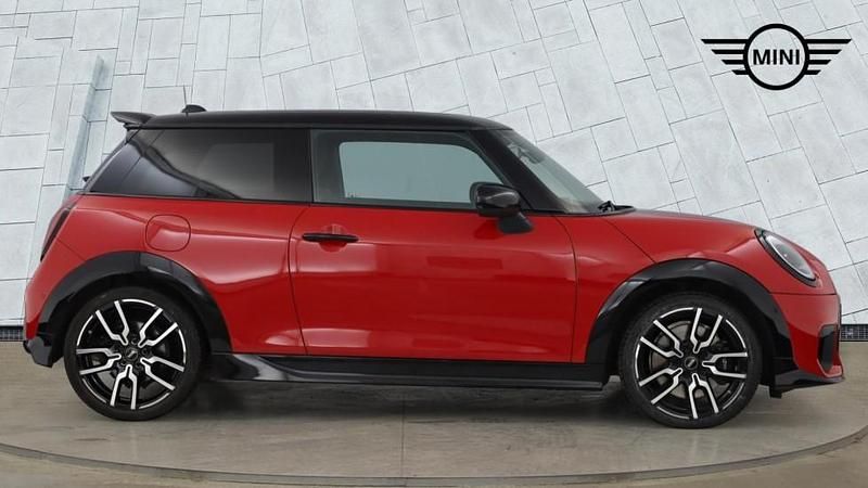 Usado Mini Cooper Hatch 113 kW (154 CV) 2025 Rojo Utilitario