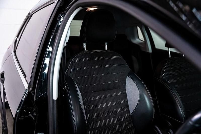 Used Peugeot 2008 Allure 100 HP (73 kW) 2017 Black SUV