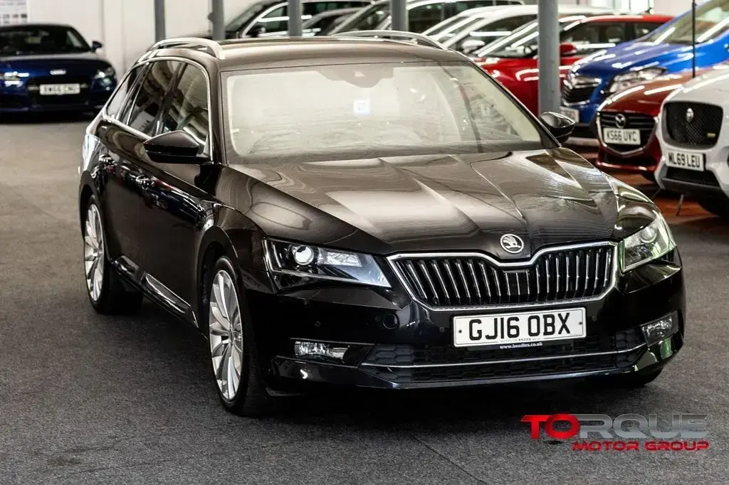 Used Skoda Superb SE L Executive 190 HP (139 kW) 2016 Black Estate