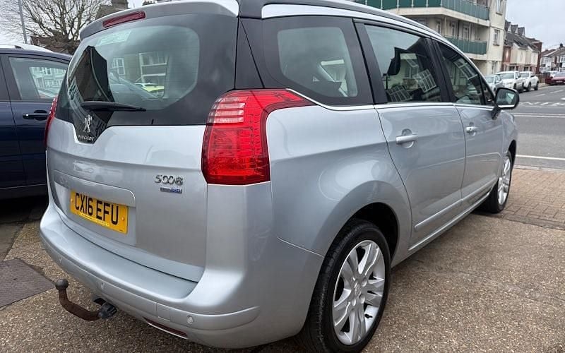 Second-hand Peugeot 5008 Active 120 CP (88 kW) 2016 Break