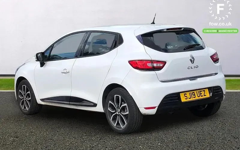 Used Renault Clio Play 76 HP (55 kW) 2019 White Hatchback