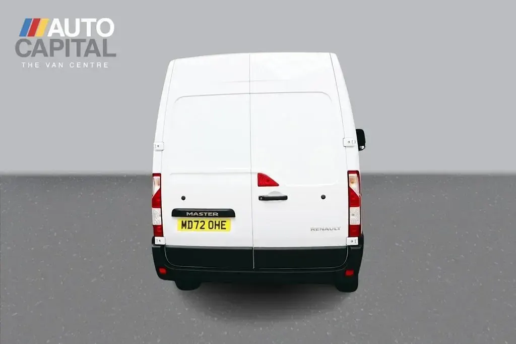 Used Renault Master Business 135 HP (99 kW) 2022 White MPV