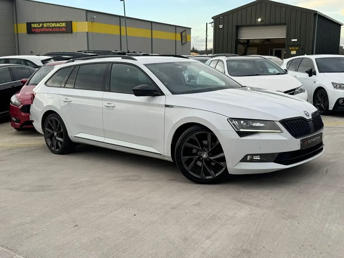 Used Skoda Superb SportLine 190 HP (139 kW) 2019 White Estate
