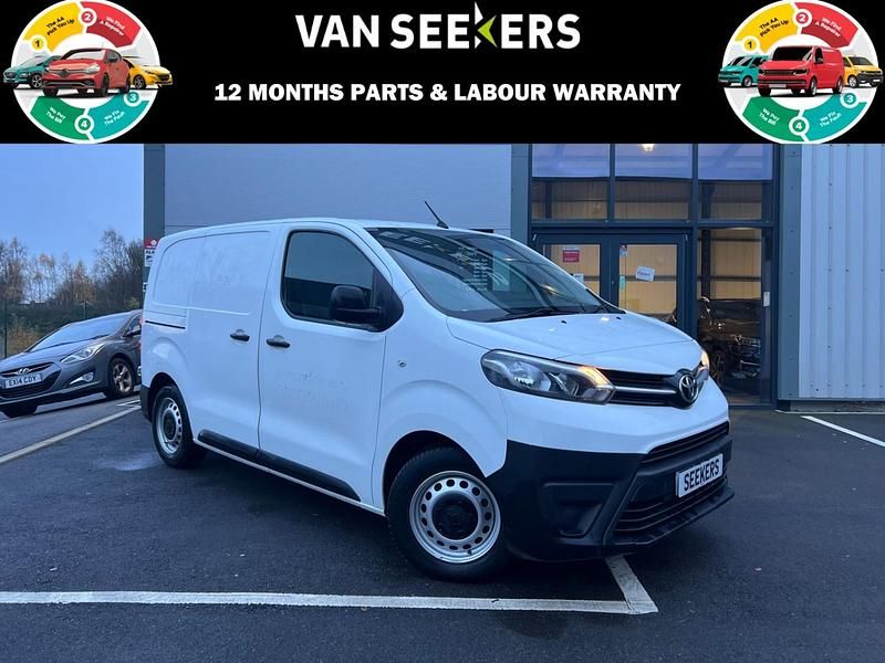 White Used 2022 Toyota Proace Active MPV | £9,675 (Fair price) - Image 1/4