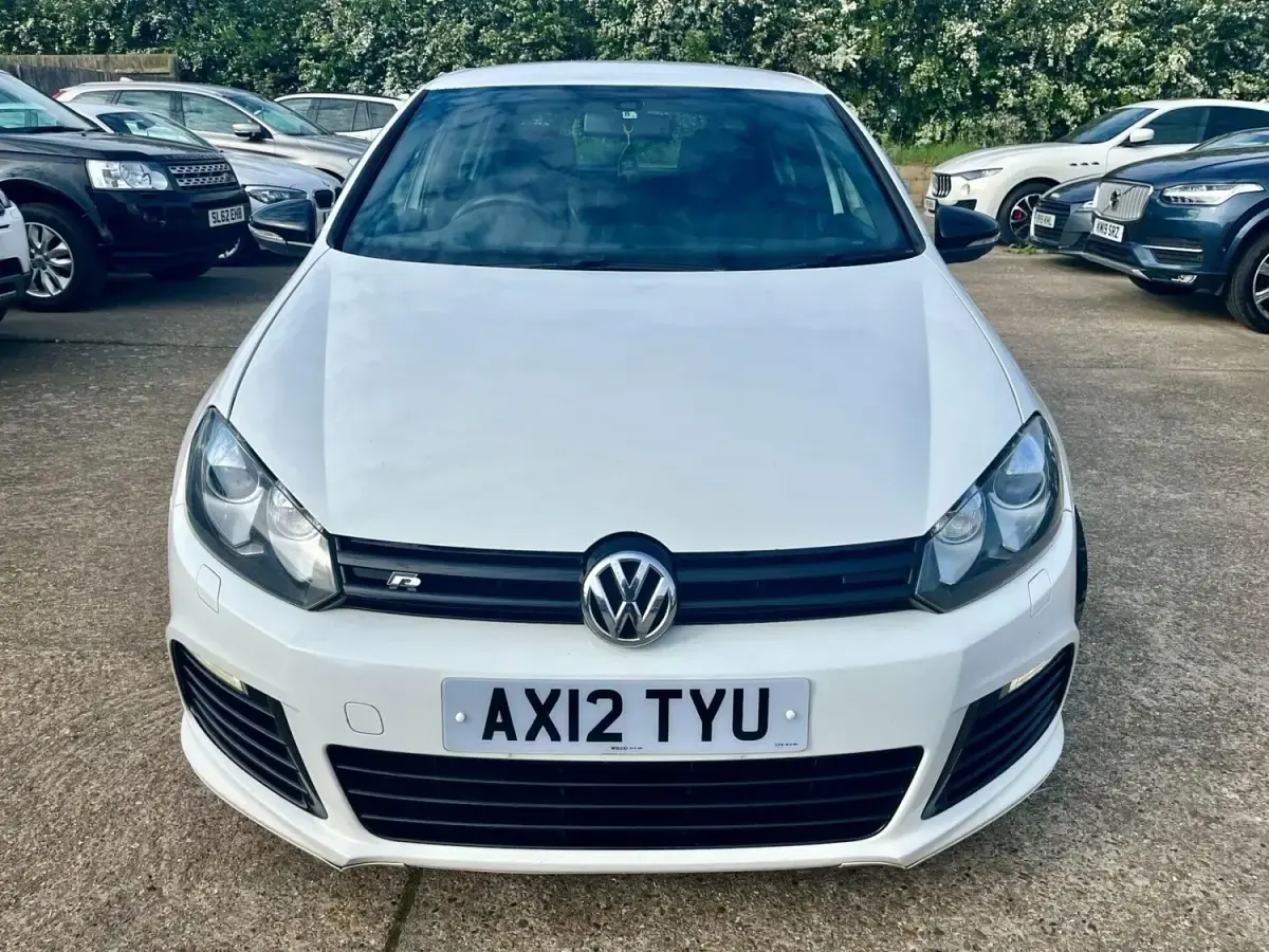 Second-hand VW Golf VIII R 2023 Alb Hatchback