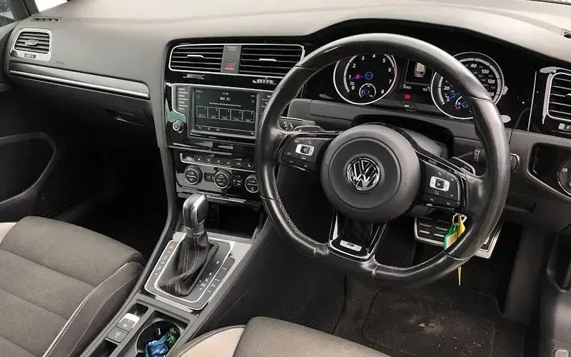 Used VW Golf VII R 300 HP (220 kW) 2016 White Estate