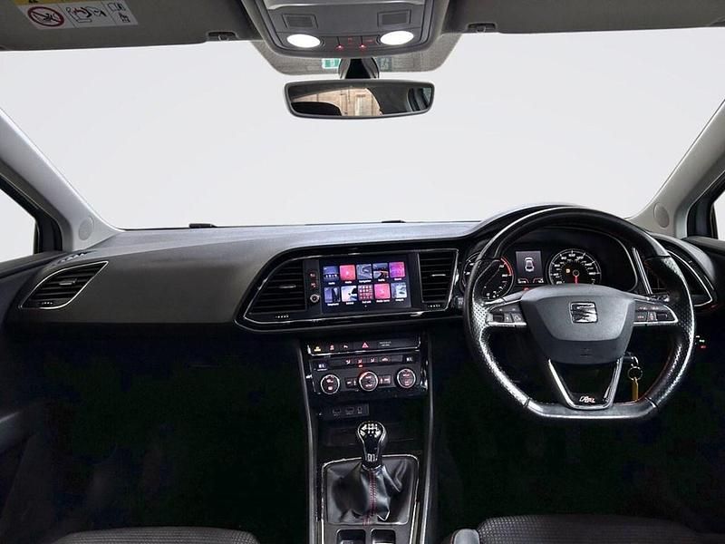 Begagnad Seat Leon FR 130 HK (95 kW) 2019 Silver Halvkombi