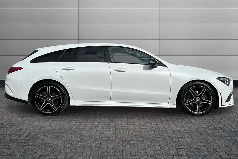 Used Mercedes CLA200 Executive 163 HP (119 kW) 2023 White Estate
