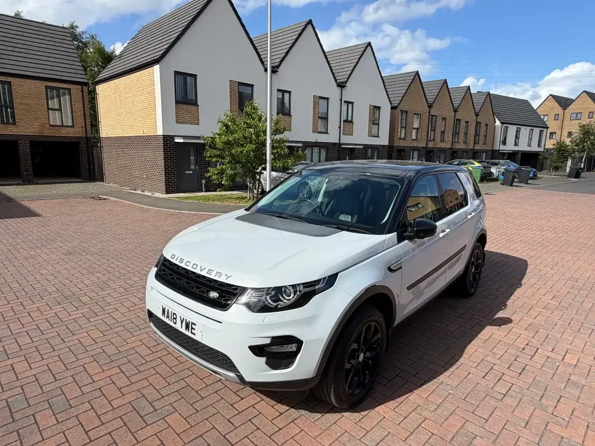 Used Land Rover Discovery 5 HSE 2018 White SUV