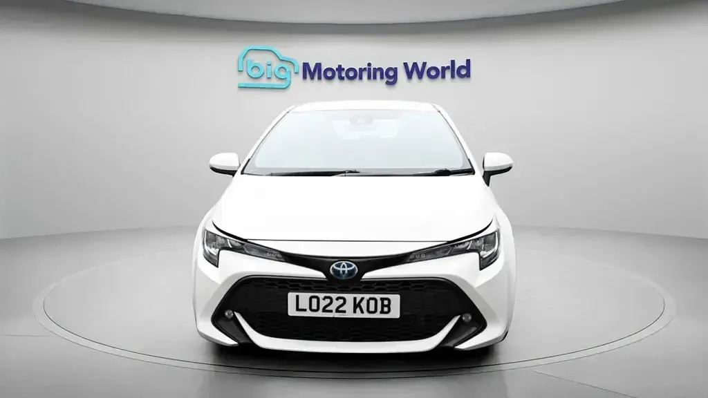 Begagnad Toyota Corolla 122 HK (89 kW) 2022 Vit Halvkombi