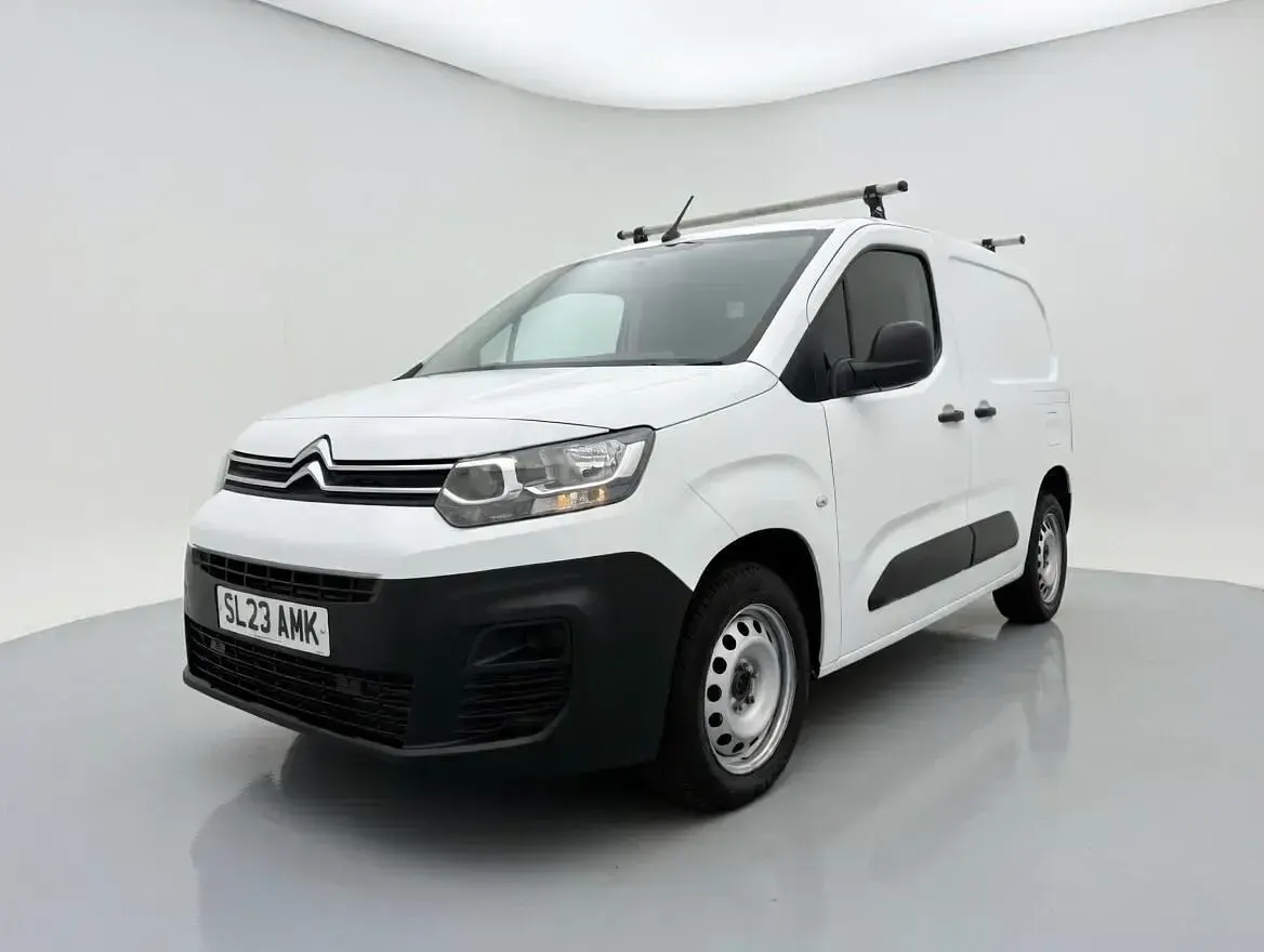 Używany Citroën Berlingo 100 KM (73 kW) 2023 Biały Minivan